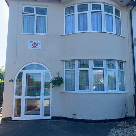 Maple Leaf Guest House Almondsbury Exterior photo